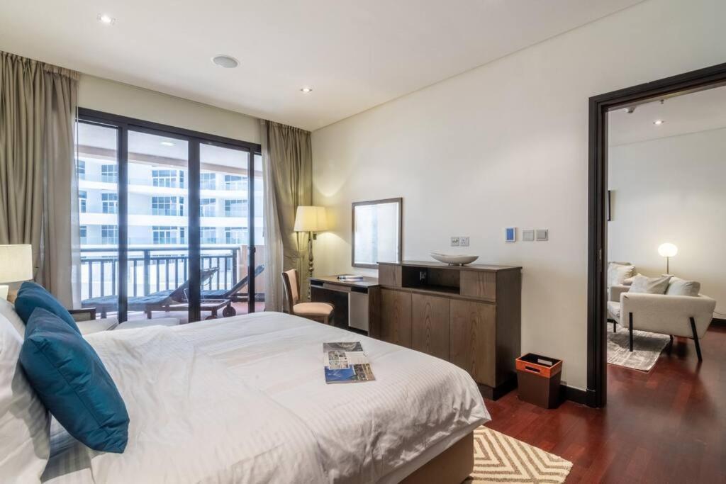 Apartment First Class 1br In Royale On The Palm Dubai