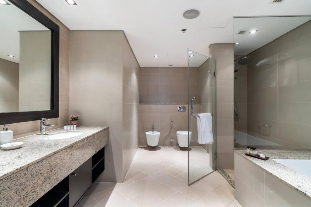 First Class 1br In Royale On The Palm Dubai