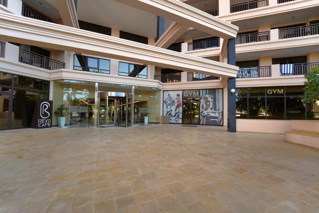 Apartment First Class 1br In Royale On The Palm Dubai